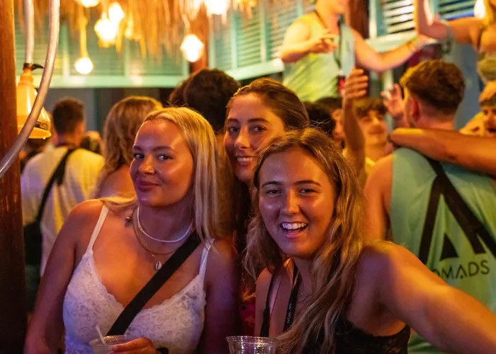 Albergue Nomads Party 18-35 Years Old Only *