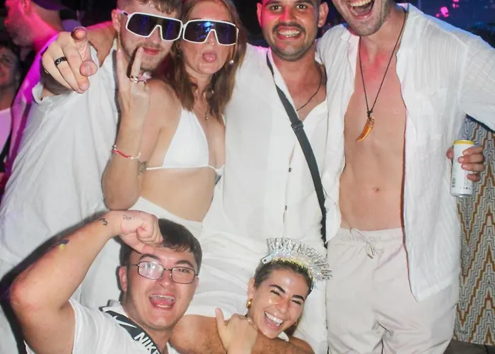 Albergue Nomads Party 18-35 Years Old Only *