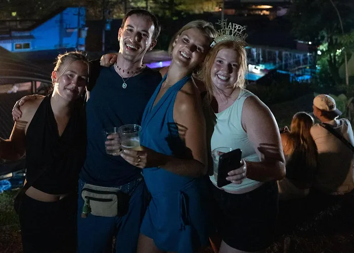Albergue Nomads Party 18-35 Years Old Only Banguecoque
