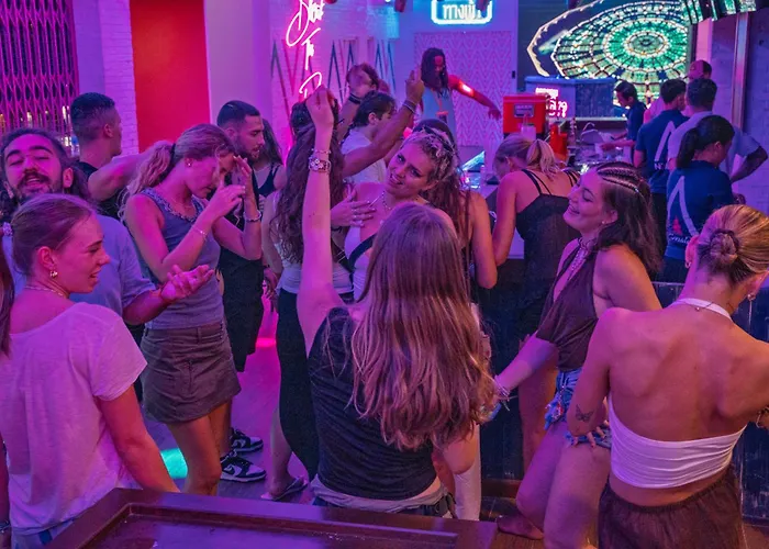 Nomads Party 18-35 Years Old Only Albergue Banguecoque