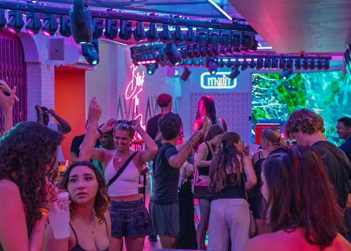 Albergue Nomads Party 18-35 Years Old Only
